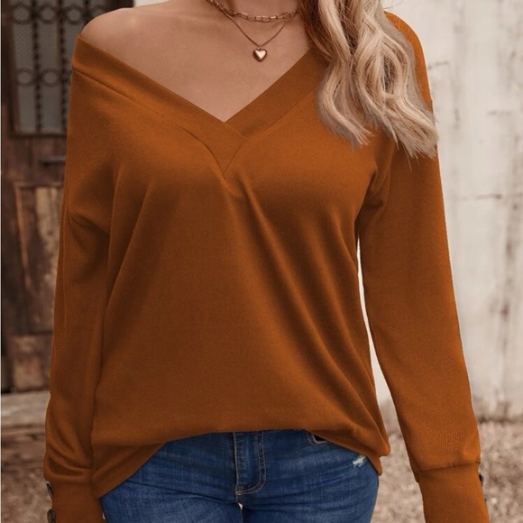 New V-neck Long sleeve top - Picture 3 of 7